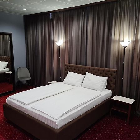 Lex Trend Hotel Ирпин Екстериор снимка