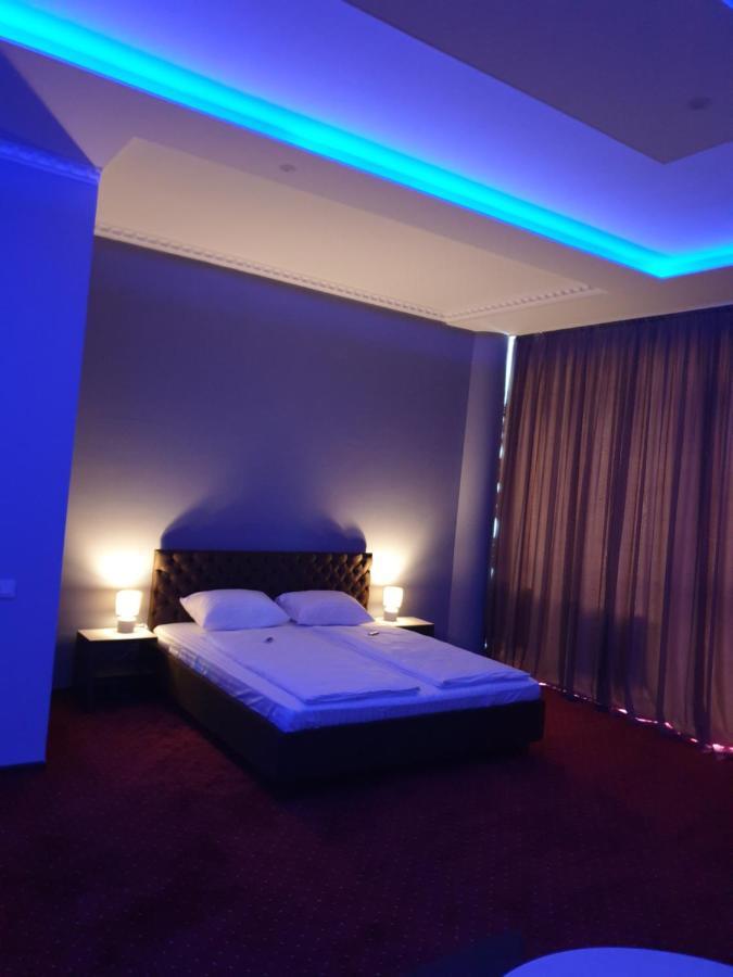 Lex Trend Hotel Ирпин Екстериор снимка