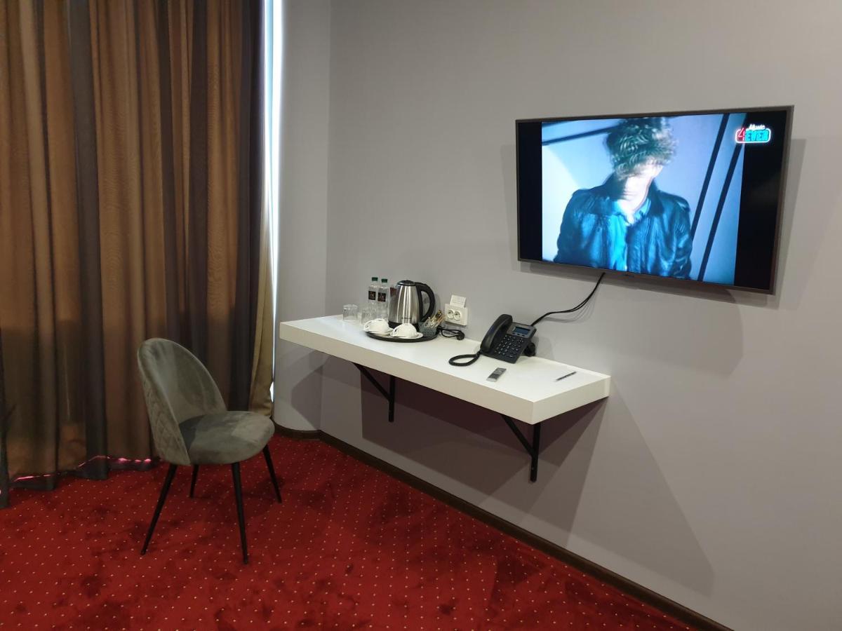 Lex Trend Hotel Ирпин Екстериор снимка