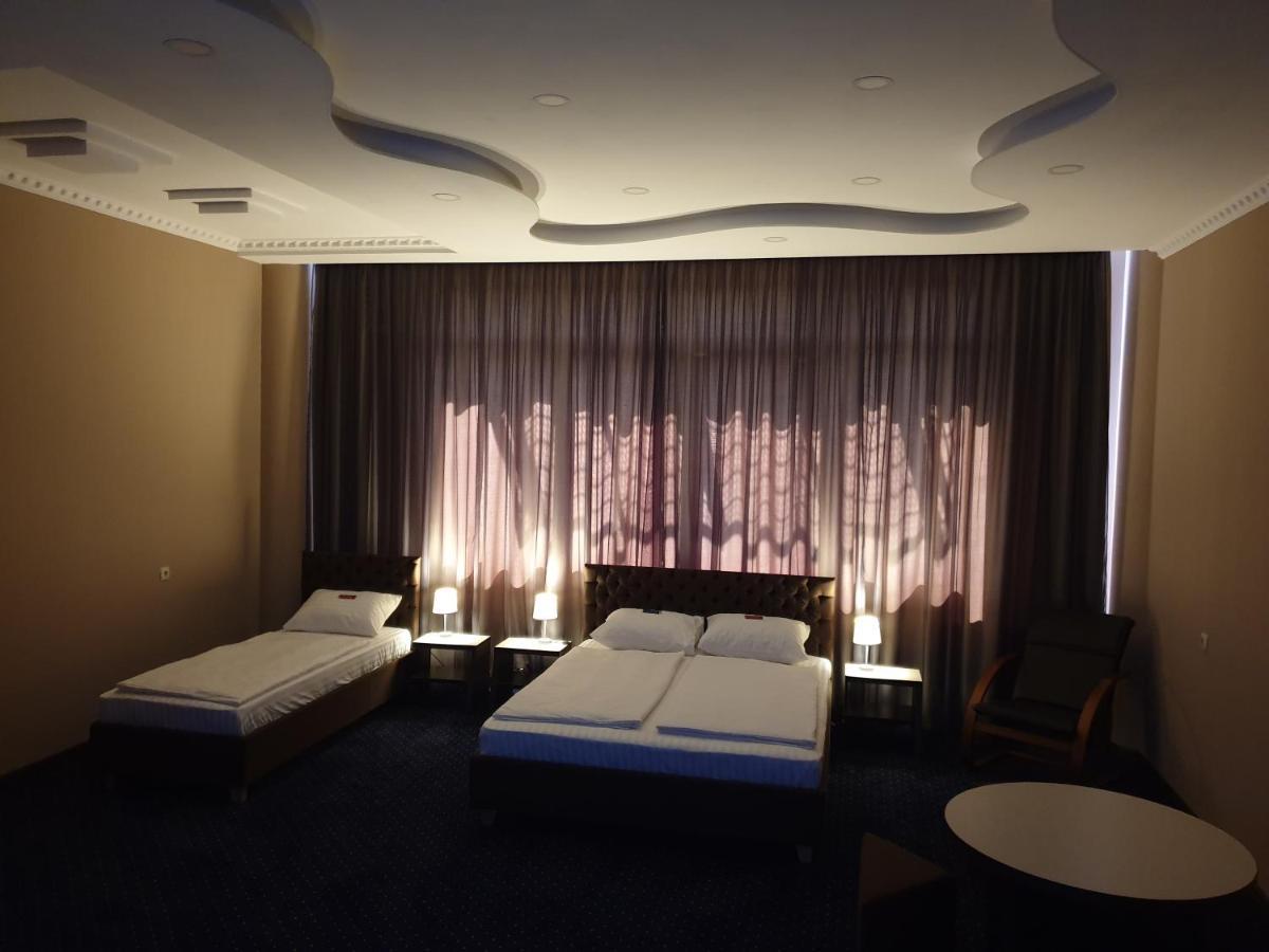 Lex Trend Hotel Ирпин Екстериор снимка