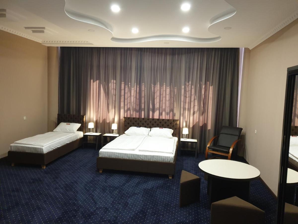 Lex Trend Hotel Ирпин Екстериор снимка