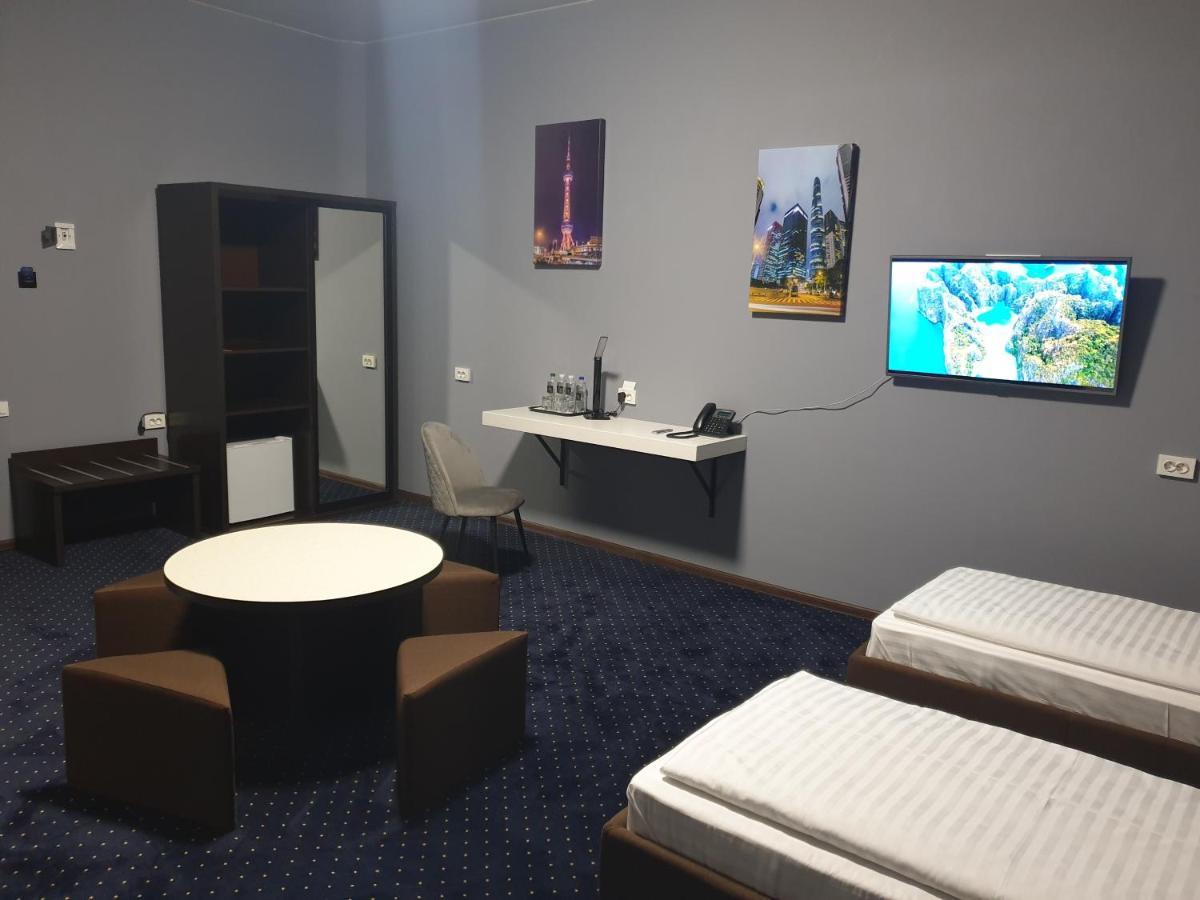 Lex Trend Hotel Ирпин Екстериор снимка