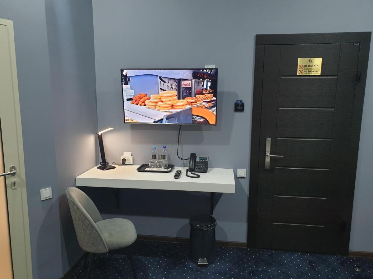 Lex Trend Hotel Ирпин Екстериор снимка