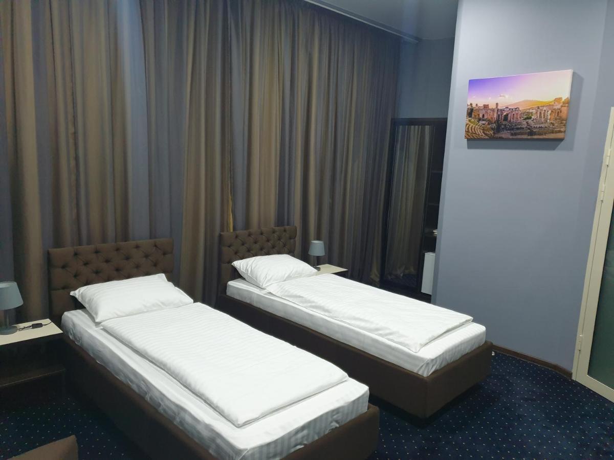 Lex Trend Hotel Ирпин Екстериор снимка