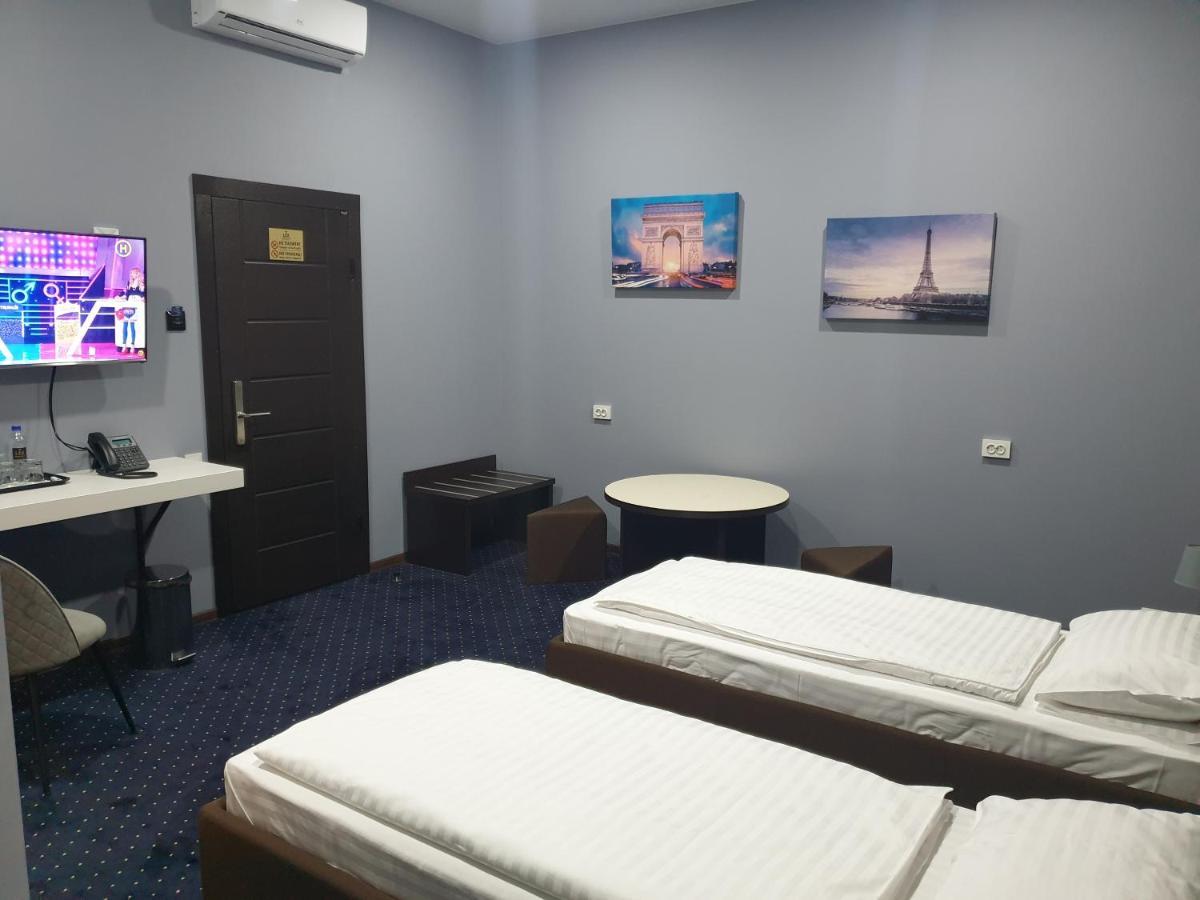 Lex Trend Hotel Ирпин Екстериор снимка