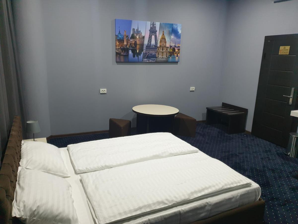 Lex Trend Hotel Ирпин Екстериор снимка
