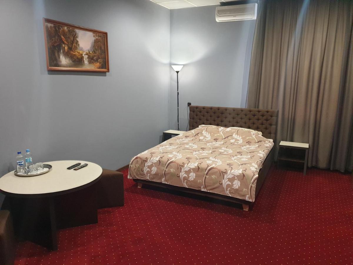 Lex Trend Hotel Ирпин Екстериор снимка