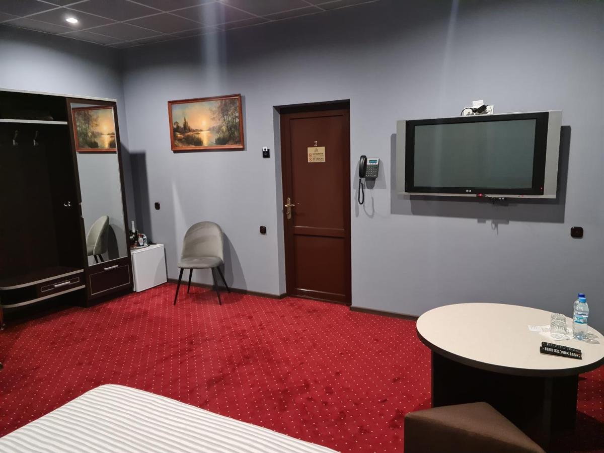 Lex Trend Hotel Ирпин Екстериор снимка