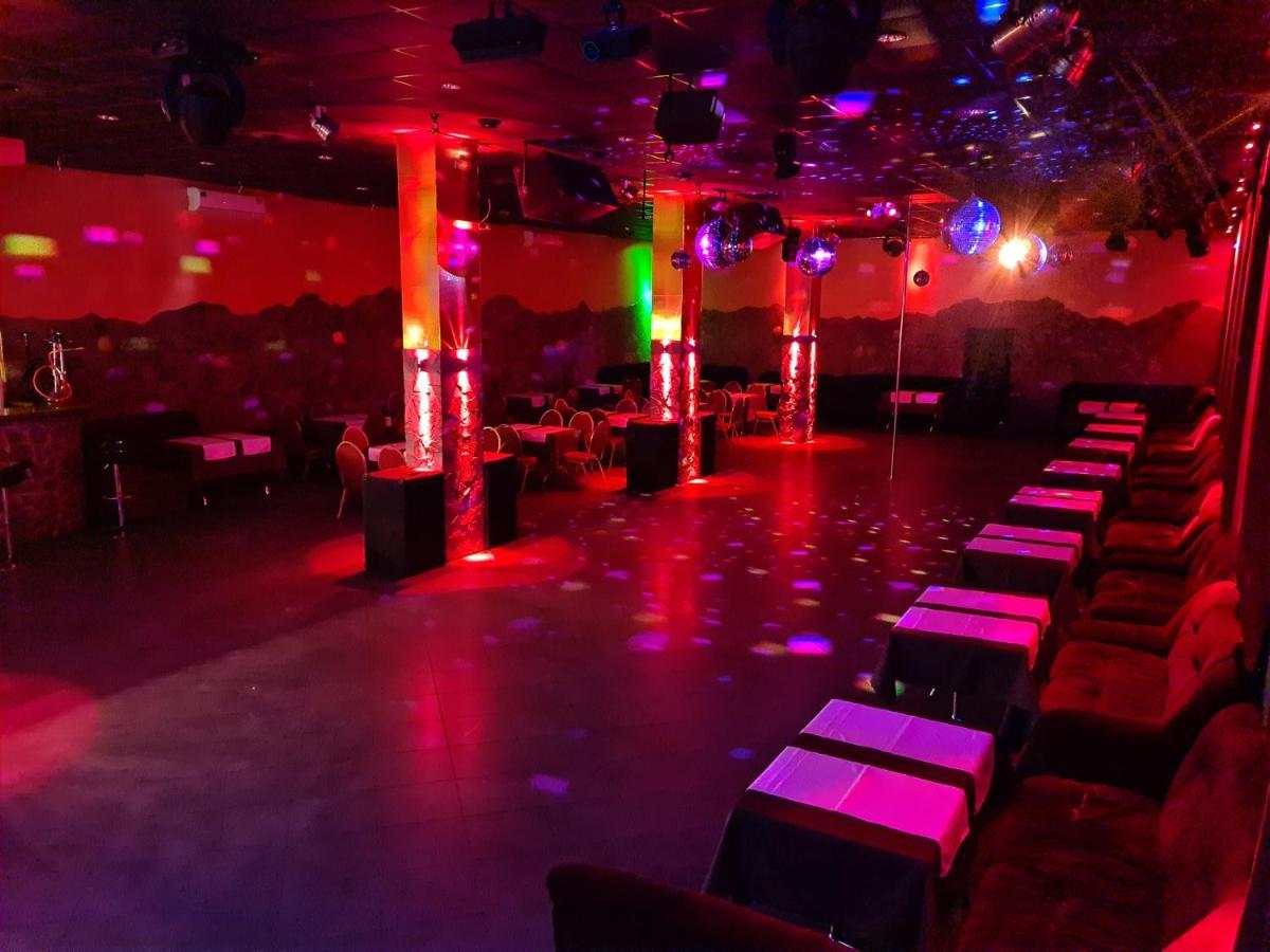 Lex Trend Hotel Ирпин Екстериор снимка