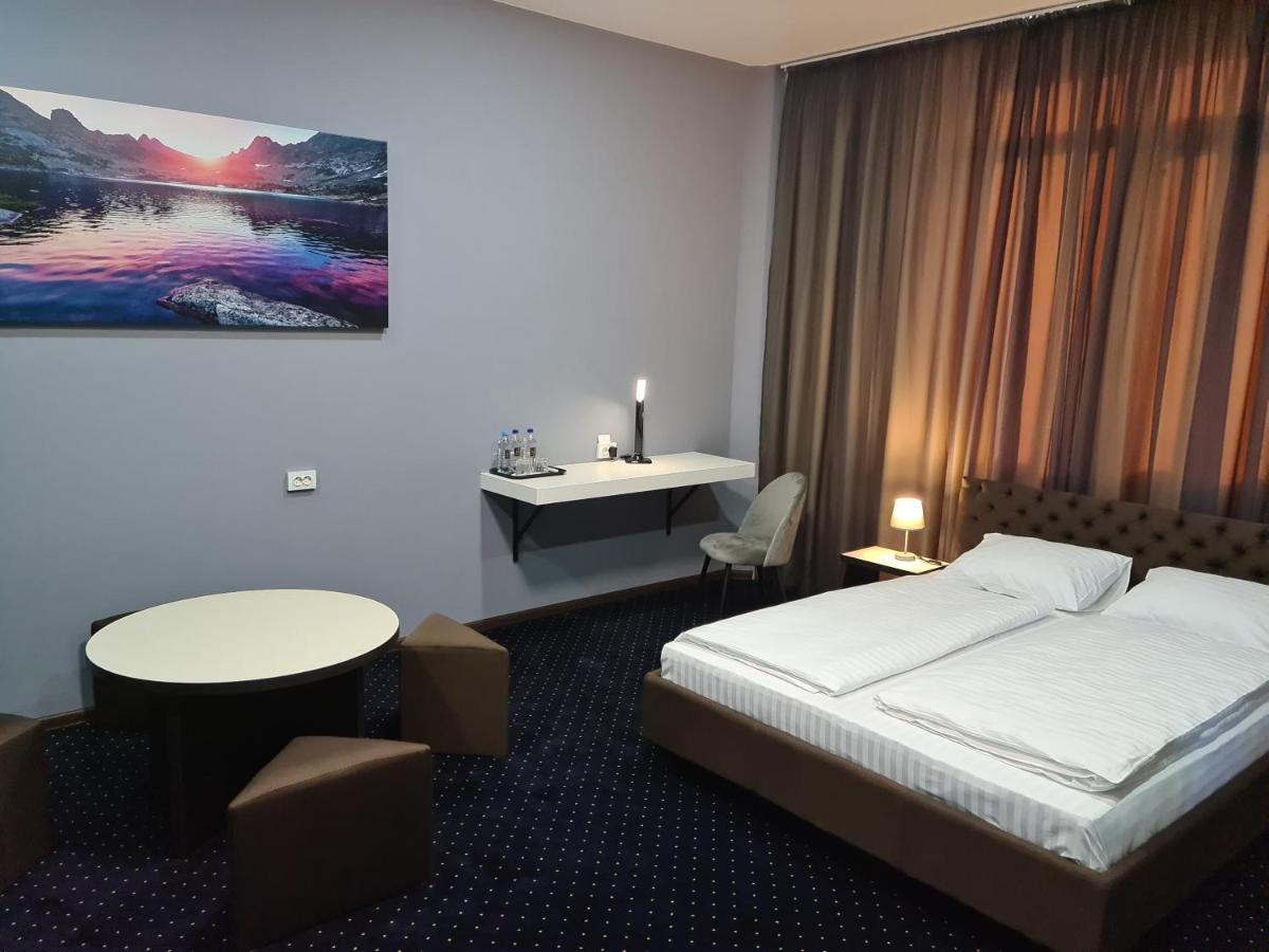 Lex Trend Hotel Ирпин Екстериор снимка