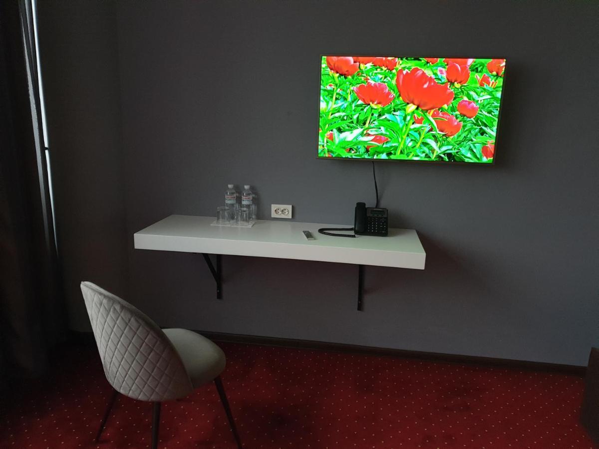 Lex Trend Hotel Ирпин Екстериор снимка