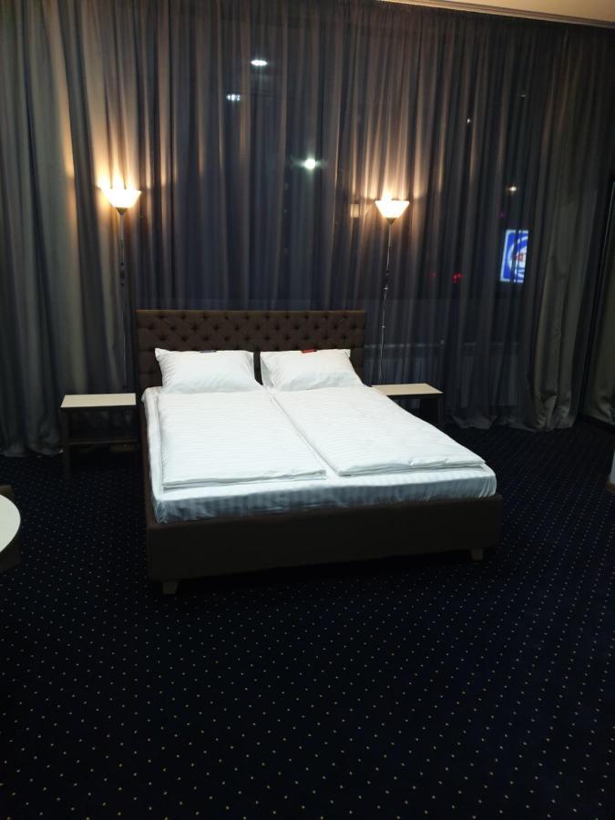 Lex Trend Hotel Ирпин Екстериор снимка