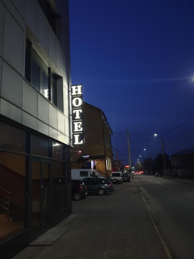 Lex Trend Hotel Ирпин Екстериор снимка