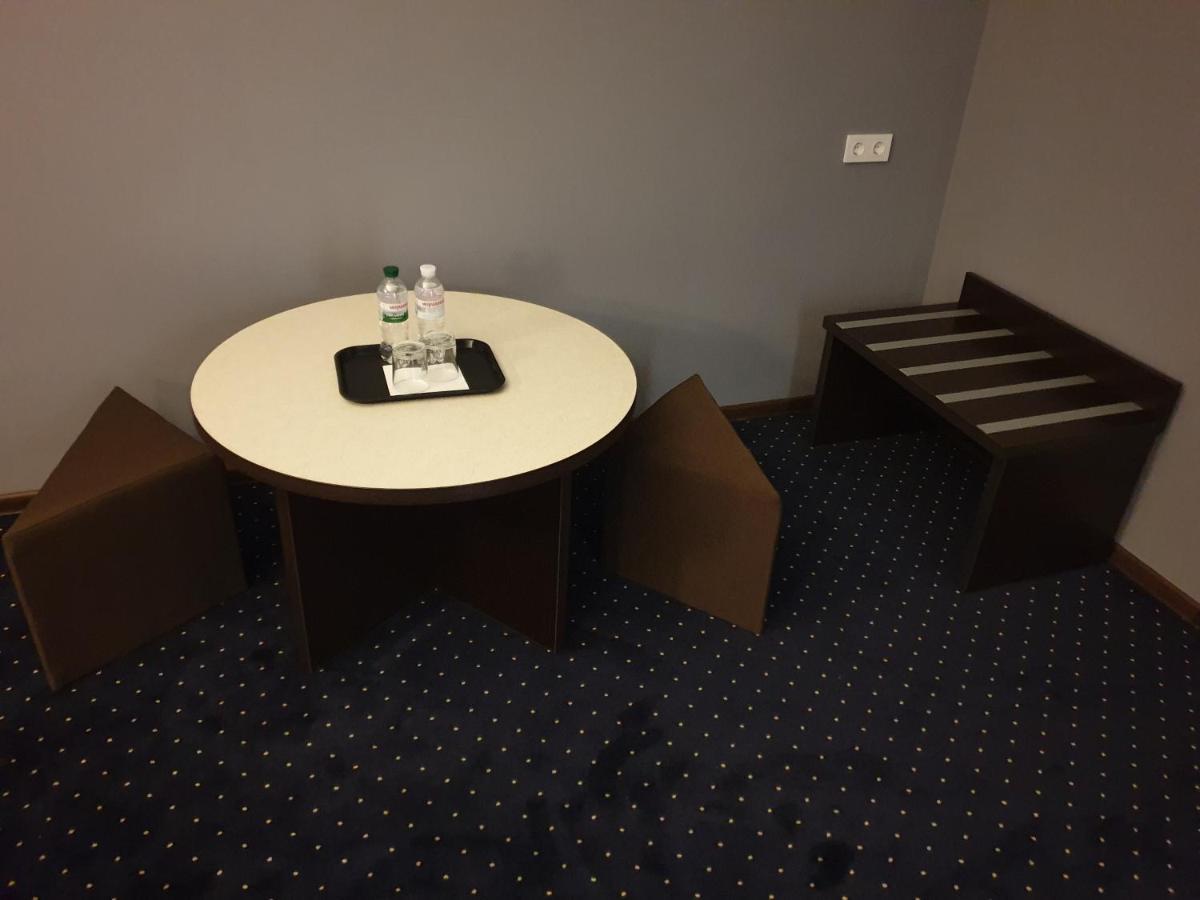 Lex Trend Hotel Ирпин Екстериор снимка
