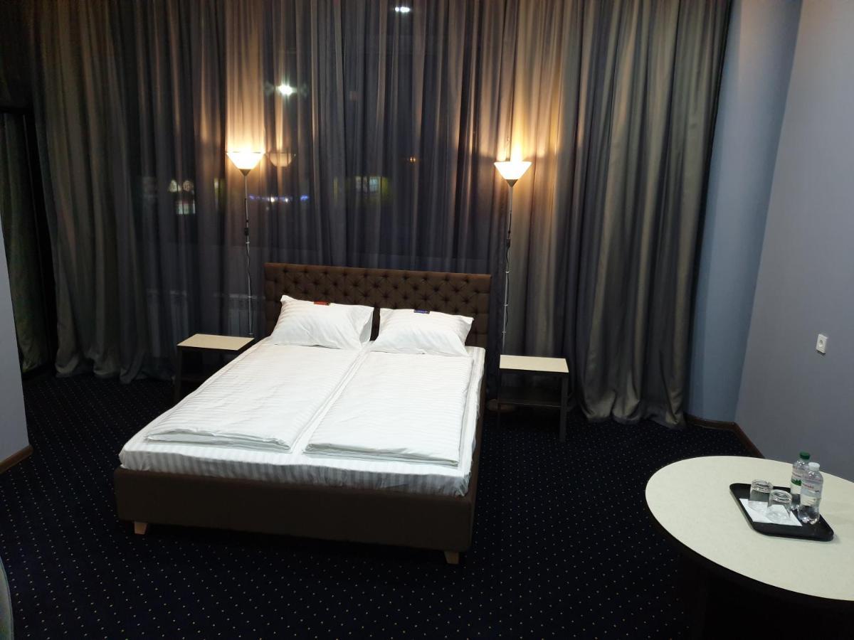 Lex Trend Hotel Ирпин Екстериор снимка