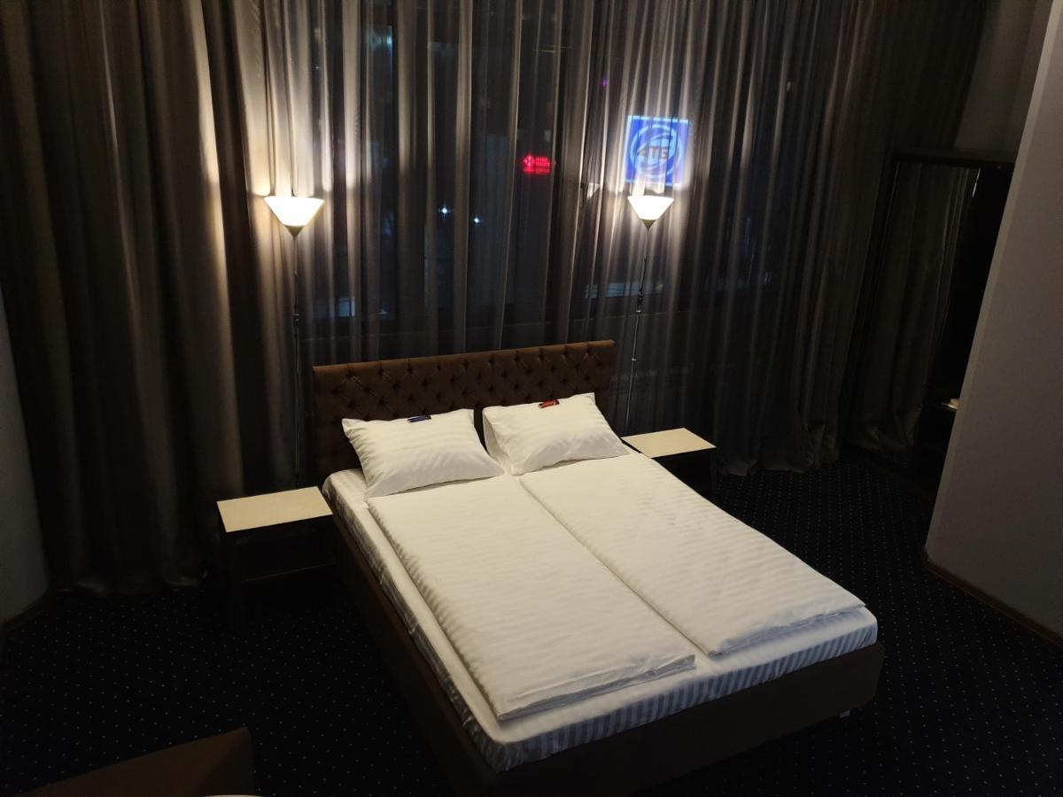 Lex Trend Hotel Ирпин Екстериор снимка