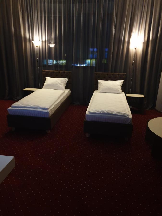 Lex Trend Hotel Ирпин Екстериор снимка